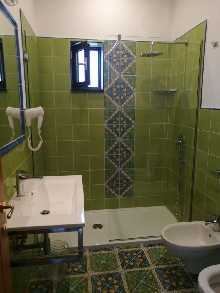 Oleum Massa Lubrense